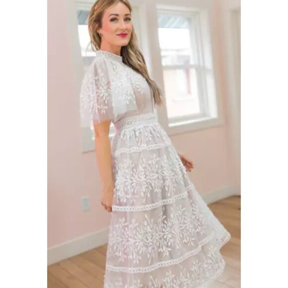 Ivy City Co. Cream Lace Midi Dress - Picture 5 of 15